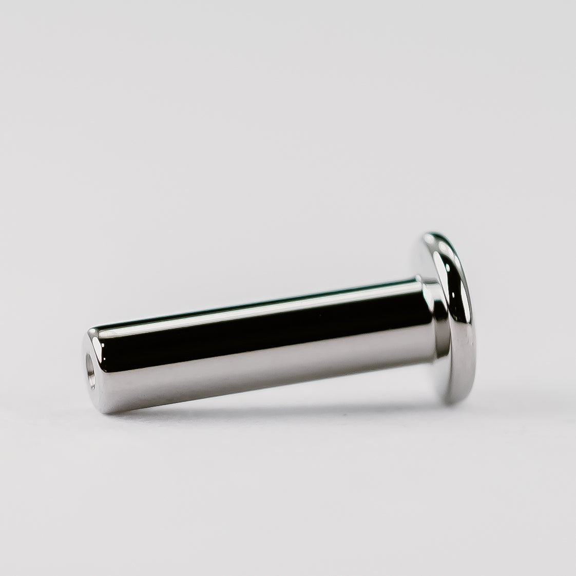 Threadless 12g Fixed Disk Post 4.0mm – shop.cascadebodyjewelry.com
